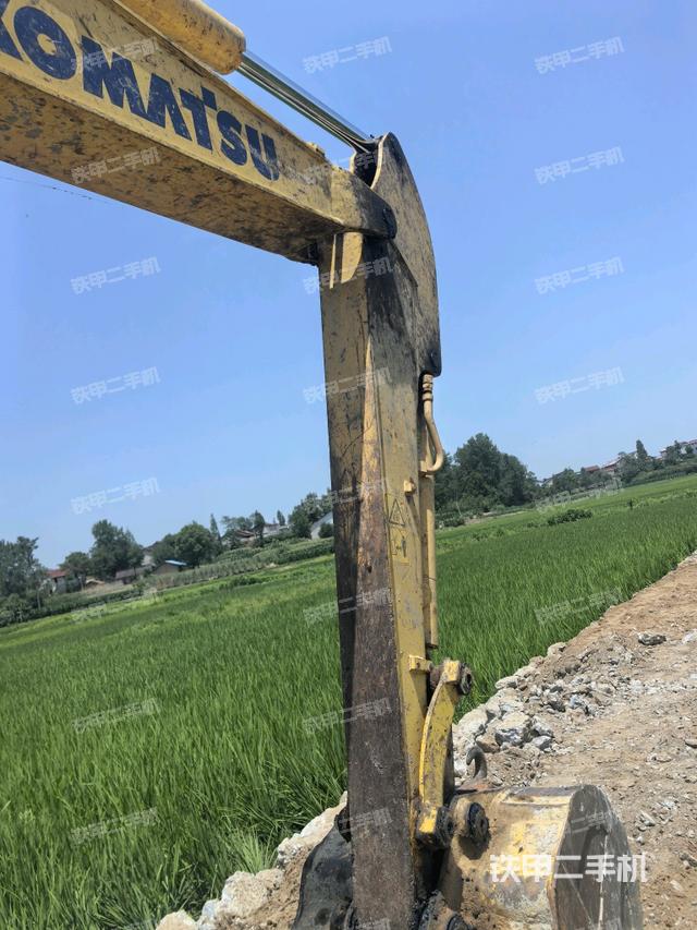 小臂整體左后(工作和回轉(zhuǎn)裝置) 小臂整體左后(工作和回轉(zhuǎn)裝置)