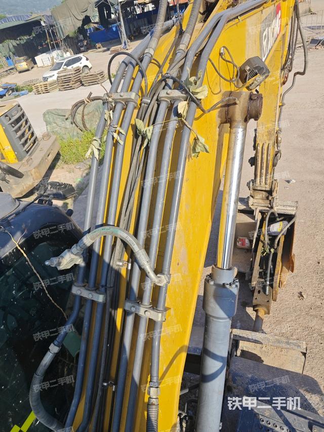 大臂背部俯視(工作和回轉裝置) 大臂背部俯視(工作和回轉裝置)