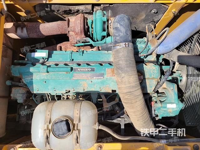 发动机整体俯视(整机外观) 发动机整体俯视(整机外观)