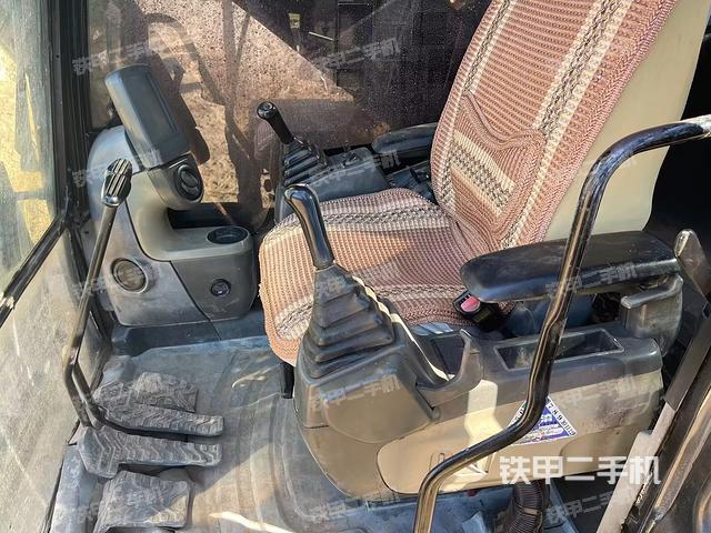 驾驶室整体(整机外观) 驾驶室整体(整机外观)