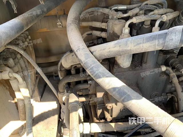 回转马达和主控阀（整机外观）