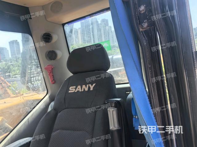 座椅后部(驾驶室部分) 座椅后部(驾驶室部分)