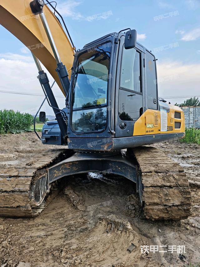 大臂根部 斜视(工作和回转装置) 大臂根部 斜视(工作和回转装置)