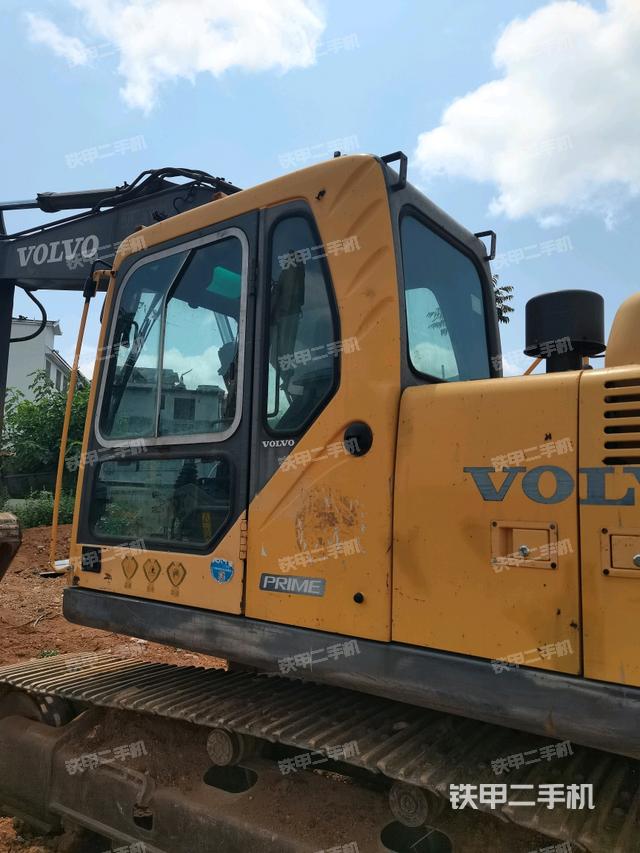 駕駛室左后45度(駕駛室部分) 駕駛室左后45度(駕駛室部分)