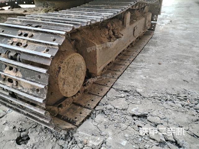 左侧履带整体 (行走机构) 左侧履带整体 (行走机构)