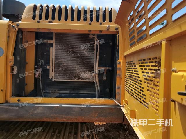 散熱器正面(大件艙室) 散熱器正面(大件艙室)