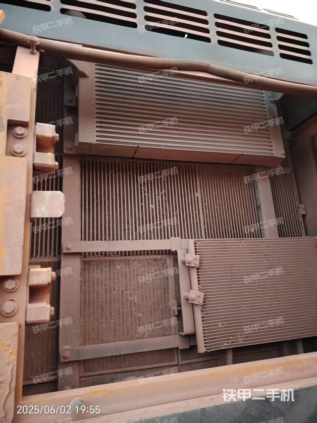 散热器正面(大件舱室) 散热器正面(大件舱室)