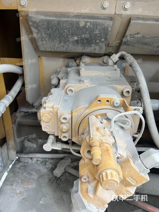 液壓泵艙室正面整體(整機(jī)外觀) 液壓泵艙室正面整體(整機(jī)外觀)