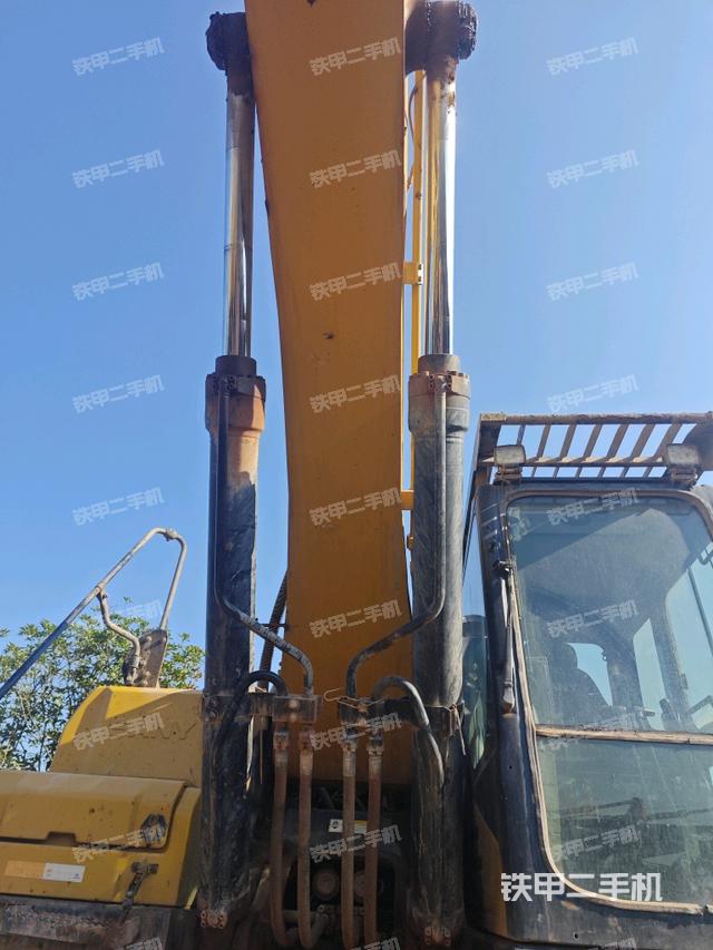 大臂油缸整體?豎拍(工作和回轉(zhuǎn)裝置) 大臂油缸整體?豎拍(工作和回轉(zhuǎn)裝置)