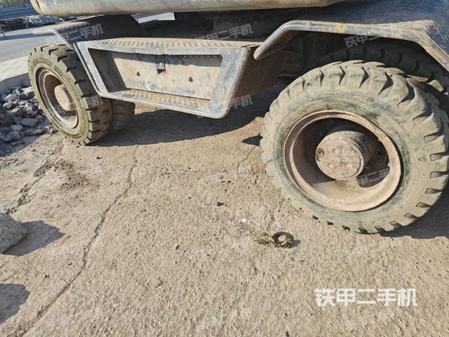 左側履帶整體?(行走機構) 左側履帶整體?(行走機構)