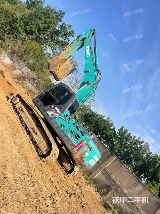 神鋼SK260LC-8挖掘機