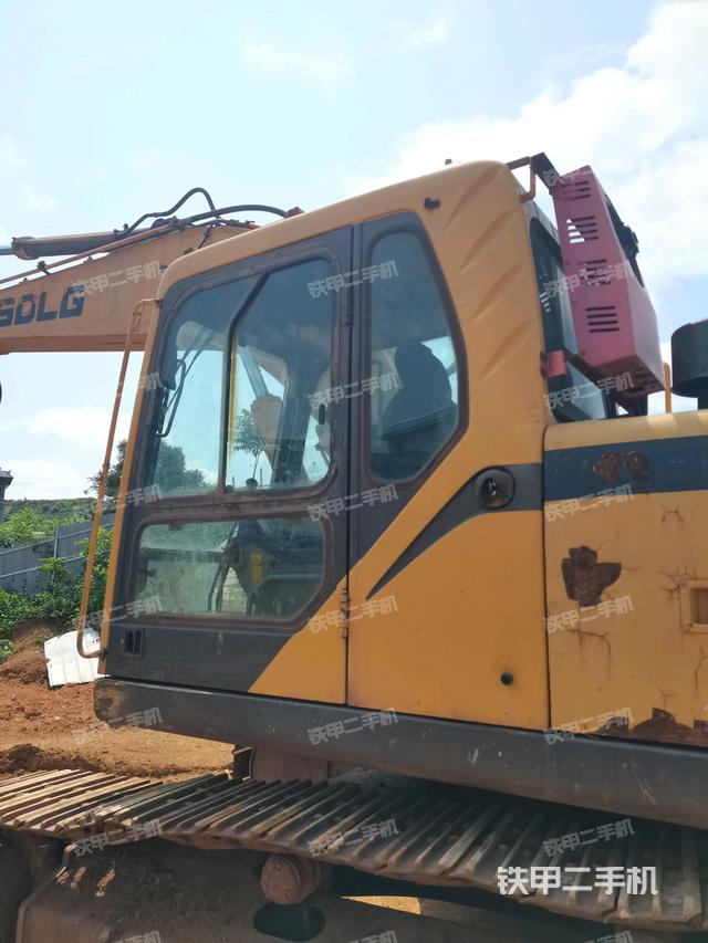 驾驶室正侧(驾驶室部分) 驾驶室正侧(驾驶室部分)