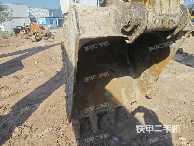 铲斗右后整体(工作和回转装置) 铲斗右后整体(工作和回转装置)