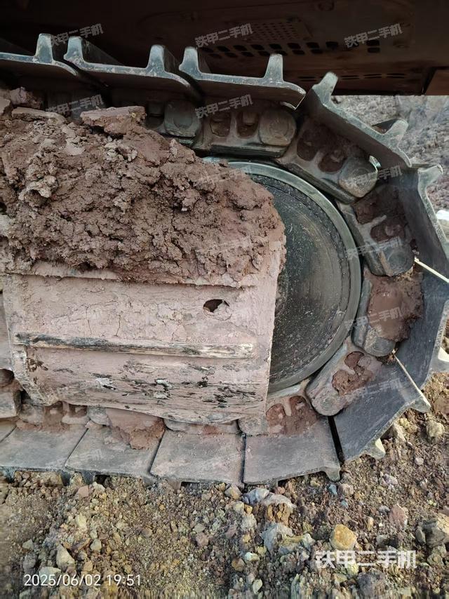 右侧履带整体(行走机构) 右侧履带整体(行走机构)