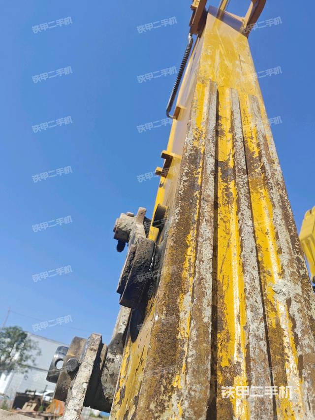 小臂整体左后(工作和回转装置) 小臂整体左后(工作和回转装置)