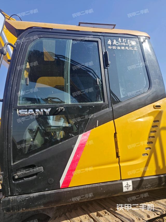 驾驶室左前45度(驾驶室部分) 驾驶室左前45度(驾驶室部分)