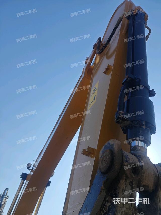 小臂整体右前(工作和回转装置) 小臂整体右前(工作和回转装置)