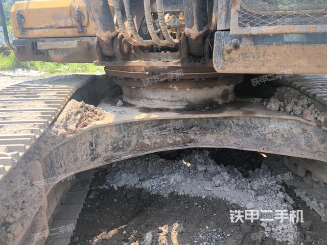 大臂根部 斜视(工作和回转装置) 大臂根部 斜视(工作和回转装置)