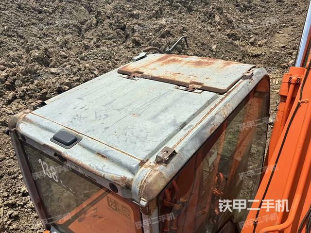 駕駛室頂部(整機外觀) 駕駛室頂部(整機外觀)