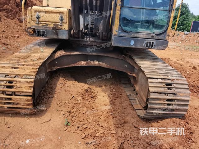 轉(zhuǎn)盤和下車架正前(工作和回轉(zhuǎn)裝置) 轉(zhuǎn)盤和下車架正前(工作和回轉(zhuǎn)裝置)