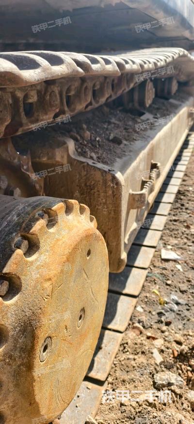 單側(cè)履帶整體(整機(jī)外觀) 單側(cè)履帶整體(整機(jī)外觀)