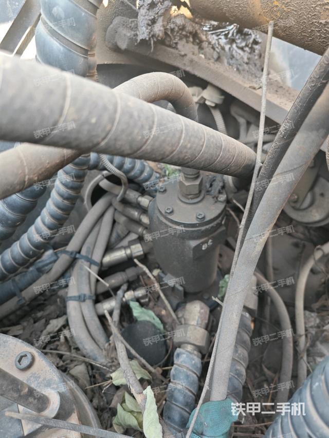 中央回轉接頭特寫(上車部件) 中央回轉接頭特寫(上車部件)