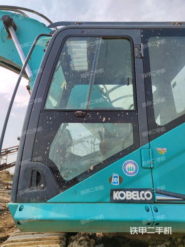 駕駛室正側(cè)(駕駛室部分) 駕駛室正側(cè)(駕駛室部分)