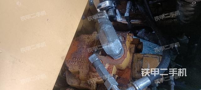 液压泵舱室正面整体(整机外观) 液压泵舱室正面整体(整机外观)