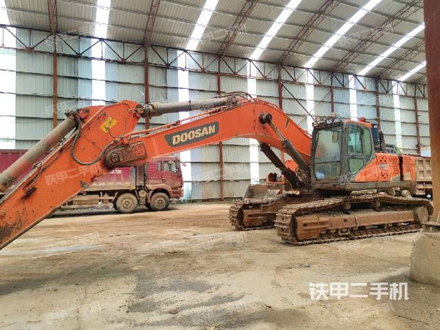斗山DX420LC-9C挖掘機(jī)