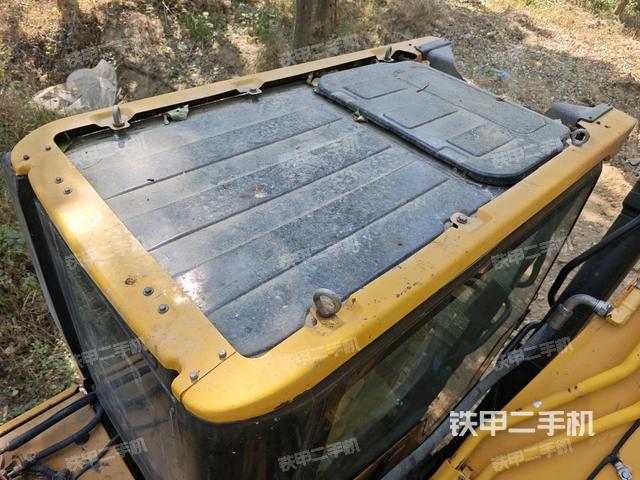 驾驶室顶部(整机外观) 驾驶室顶部(整机外观)