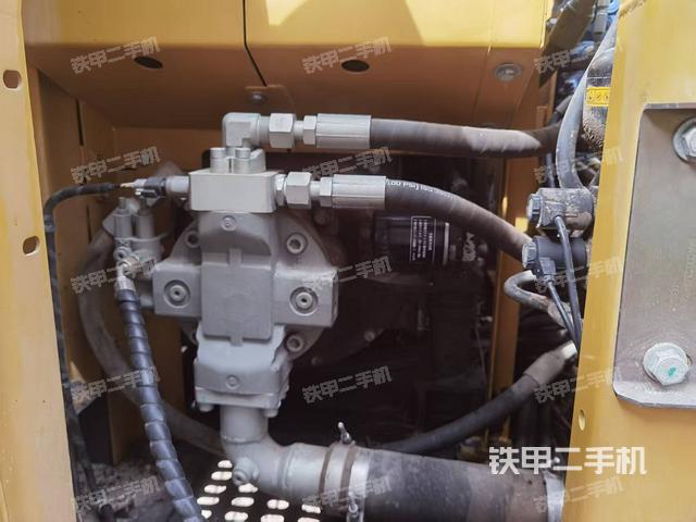液压泵舱室正面整体(整机外观) 液压泵舱室正面整体(整机外观)