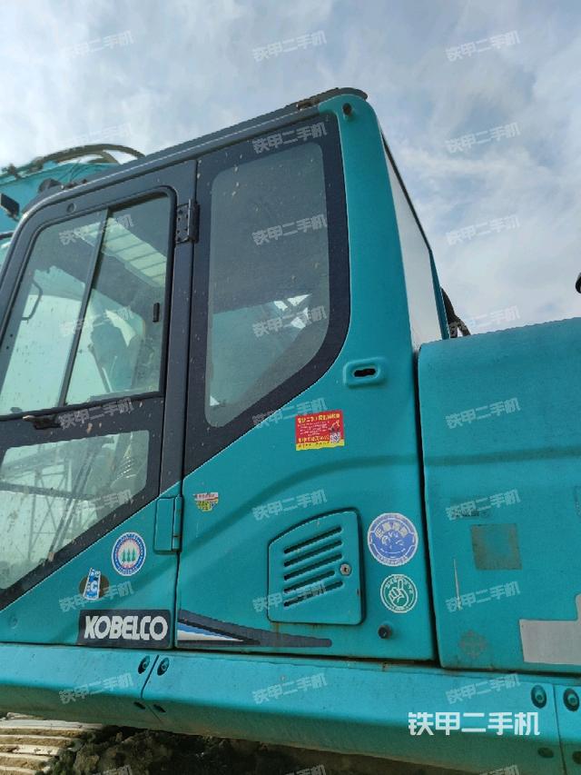 駕駛室左后45度(駕駛室部分) 駕駛室左后45度(駕駛室部分)