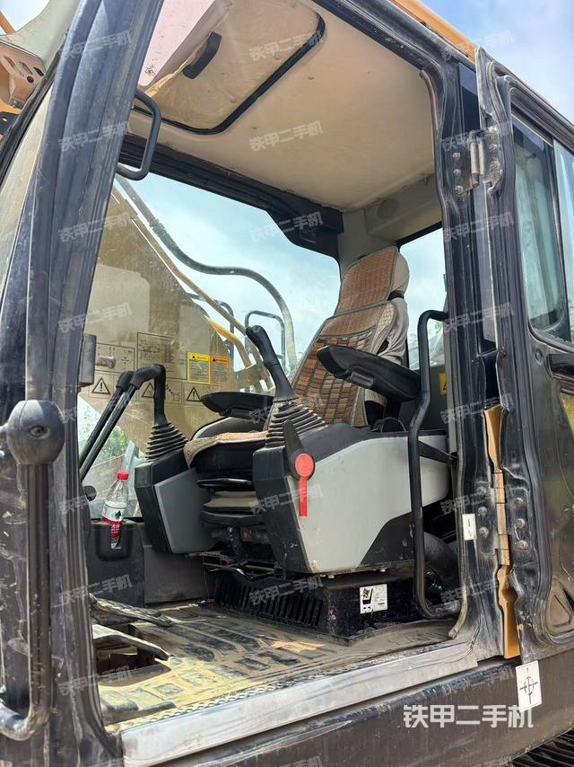 驾驶室整体（整机外观）