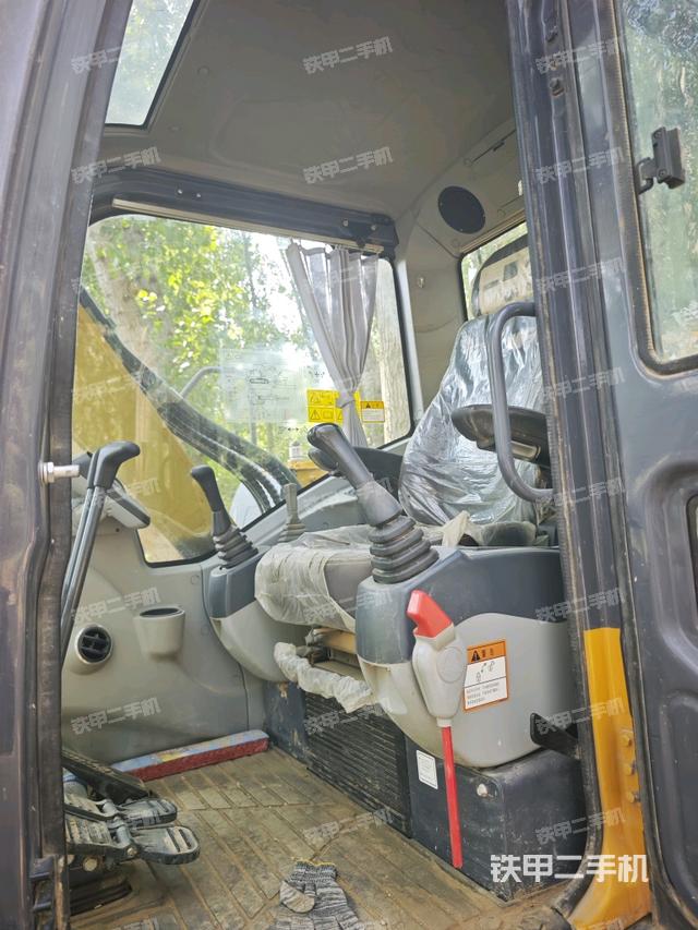 驾驶室整体(整机外观) 驾驶室整体(整机外观)