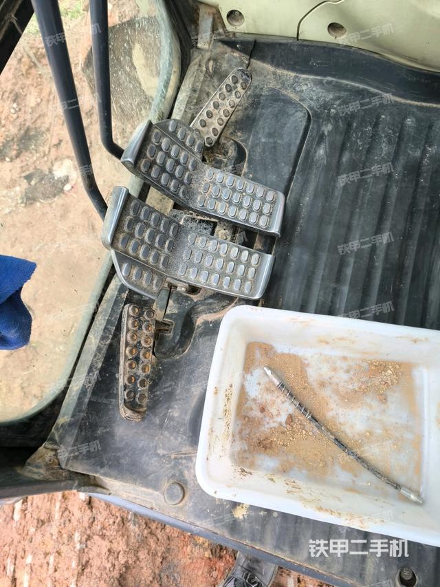 左后方玻璃角标（驾驶室部分）