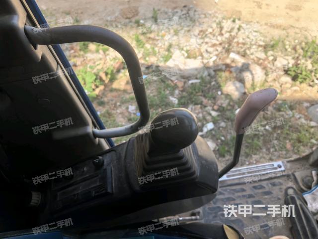 座椅左側控制臺/音響/含左手柄(駕駛室部分) 座椅左側控制臺/音響/含左手柄(駕駛室部分)