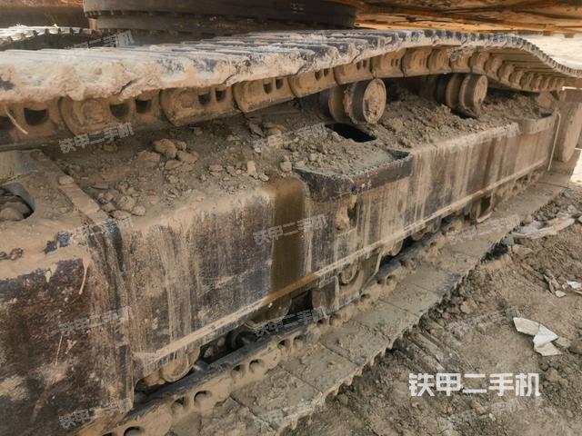 单侧履带整体(整机外观) 单侧履带整体(整机外观)