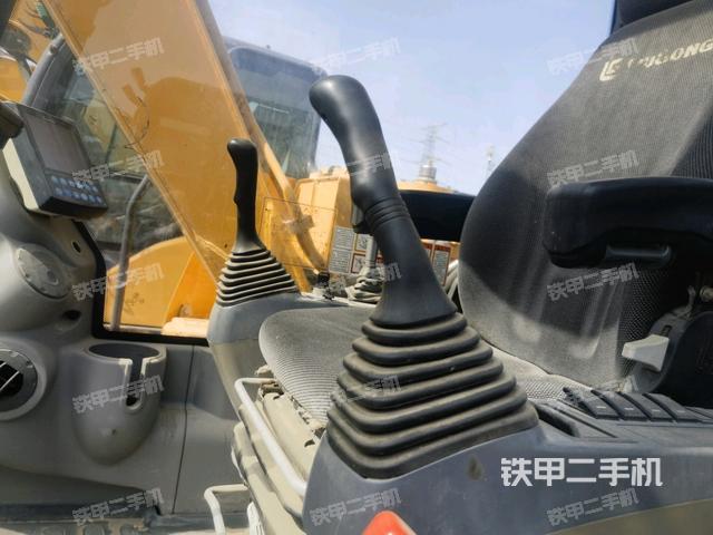 驾驶室整体(整机外观) 驾驶室整体(整机外观)