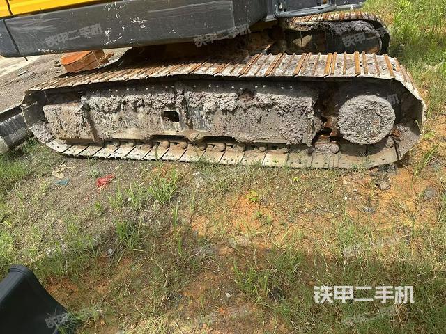 单侧履带整体(整机外观) 单侧履带整体(整机外观)