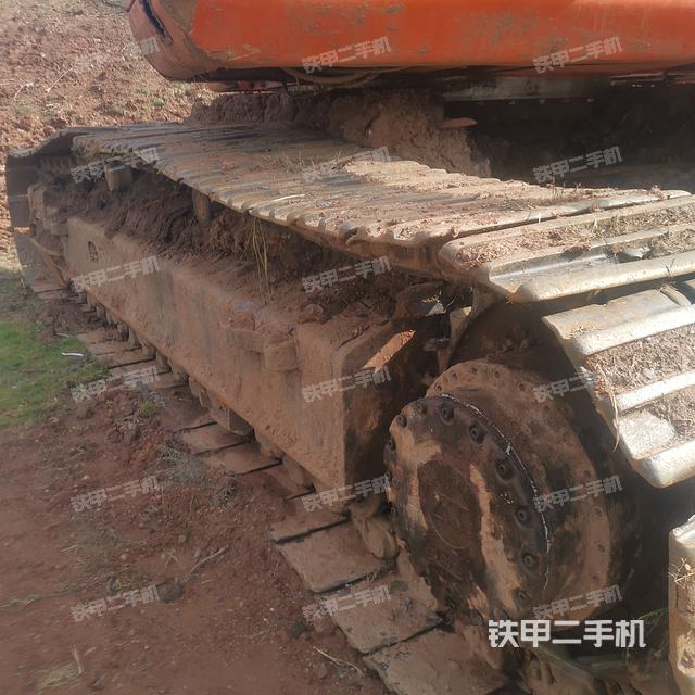 单侧履带整体(整机外观) 单侧履带整体(整机外观)