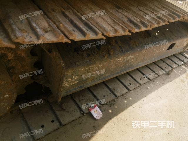 单侧履带整体(整机外观) 单侧履带整体(整机外观)