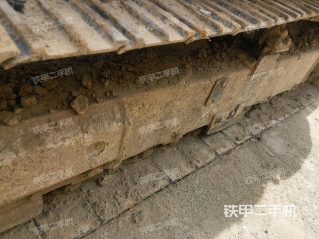 單側(cè)履帶整體(整機外觀) 單側(cè)履帶整體(整機外觀)