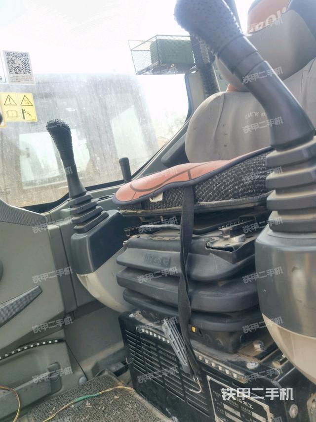 驾驶室整体(整机外观) 驾驶室整体(整机外观)