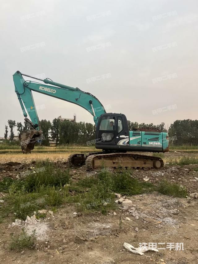 神鋼SK260LC-8挖掘機(jī)