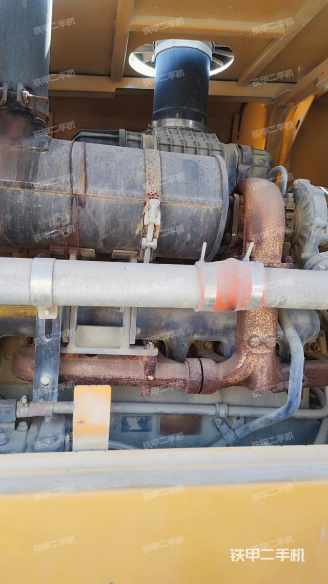 发动机右侧(整机外观及大件) 发动机右侧(整机外观及大件)