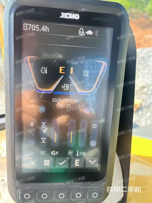 驾驶室整体(整机外观) 驾驶室整体(整机外观)