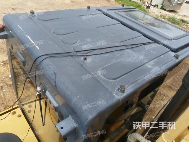 驾驶室顶部(整机外观) 驾驶室顶部(整机外观)