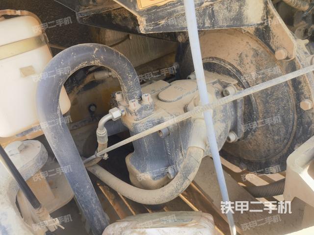 液压泵舱室正面整体(整机外观) 液压泵舱室正面整体(整机外观)