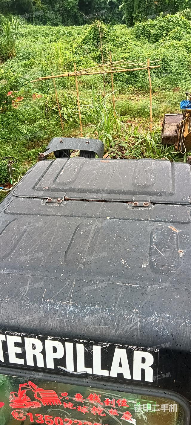 驾驶室顶部(整机外观) 驾驶室顶部(整机外观)