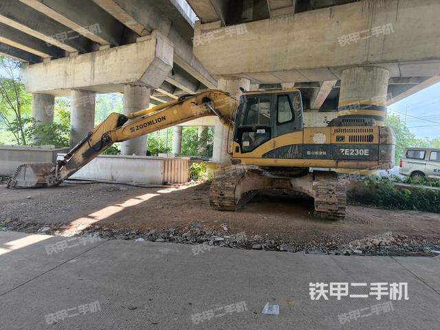 中聯(lián)重科ZE230E挖掘機